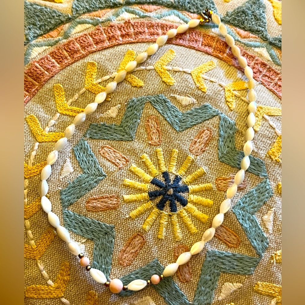 VINTAGE MOTHER OF PEARL BEADED NECKLACE